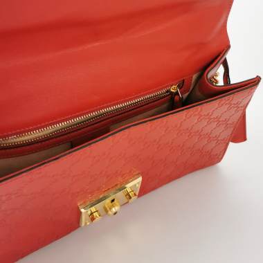 PrelovedGucci PadlockSmallGucci SignatureRed10015