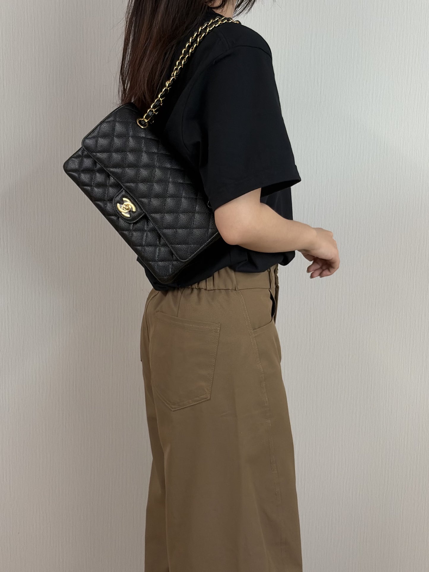 CHANEL CF Medium Caviar Black 25*15*6.5cm
X012607305717