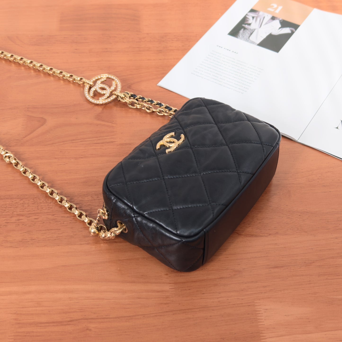 CHANEL Black Bag20*14*7cm
6042607305785