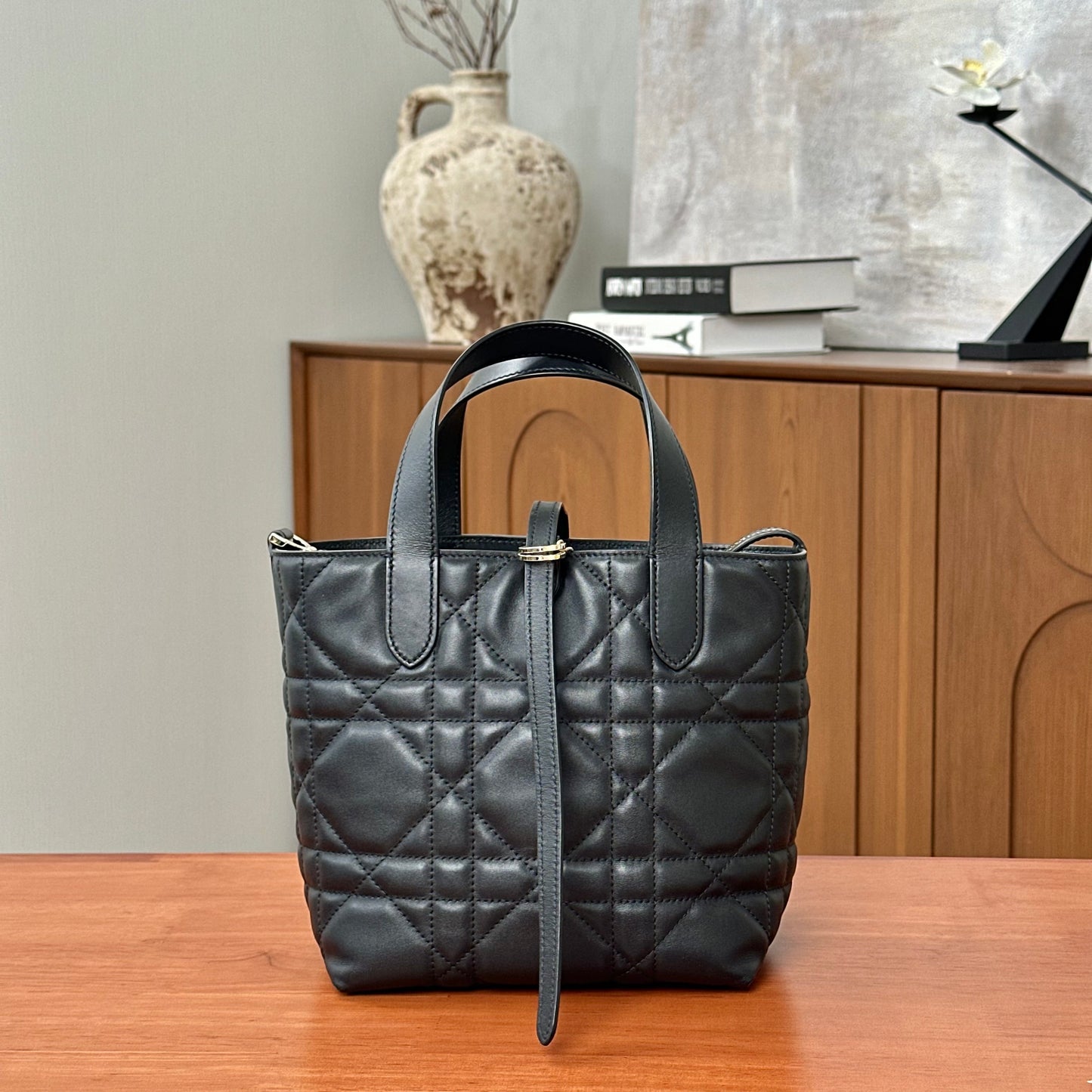 DIOR Toujours Black 17*18.5*12.5cm
3102607224504
