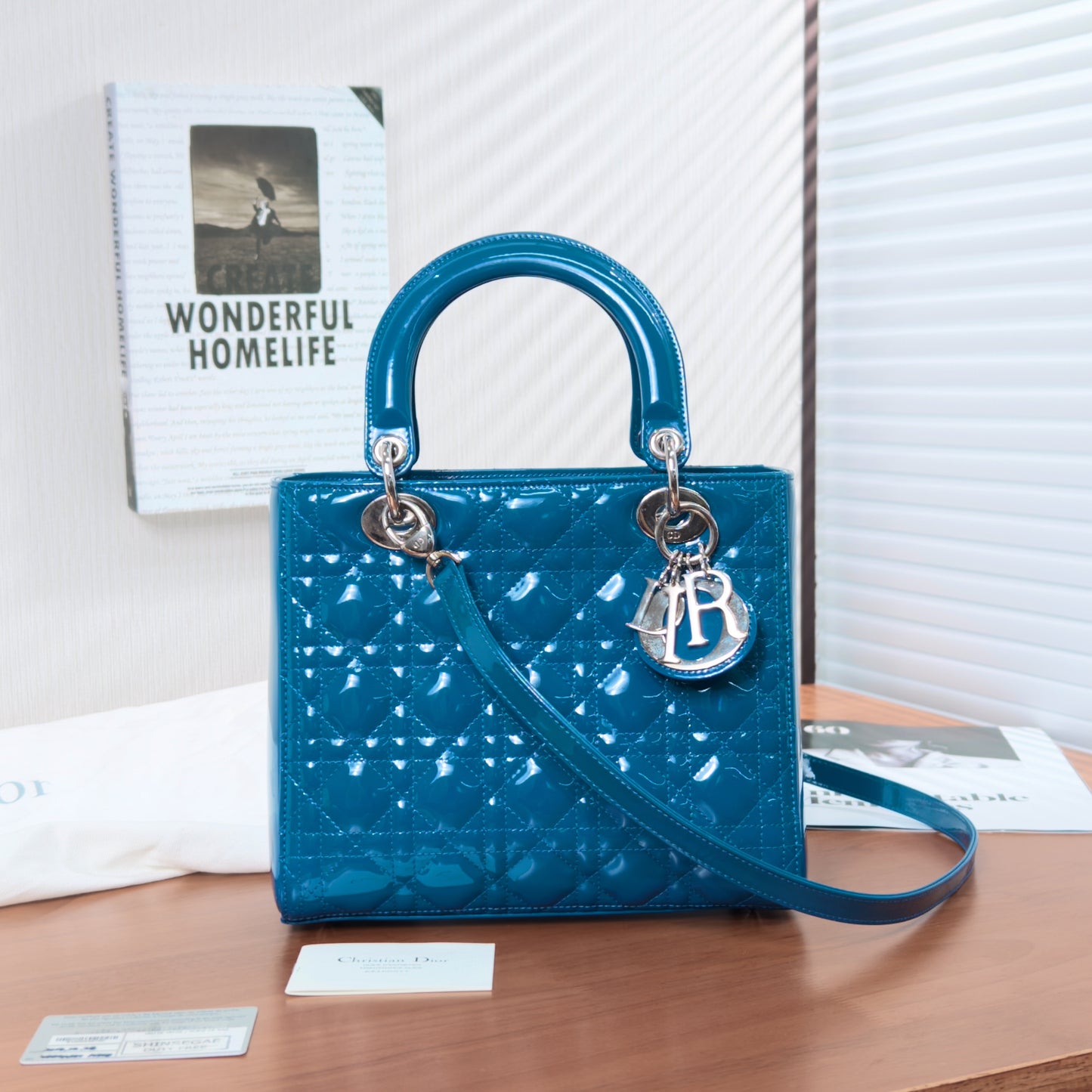 DIOR Lady Medium Bag24*20*12cm
3032607305742
