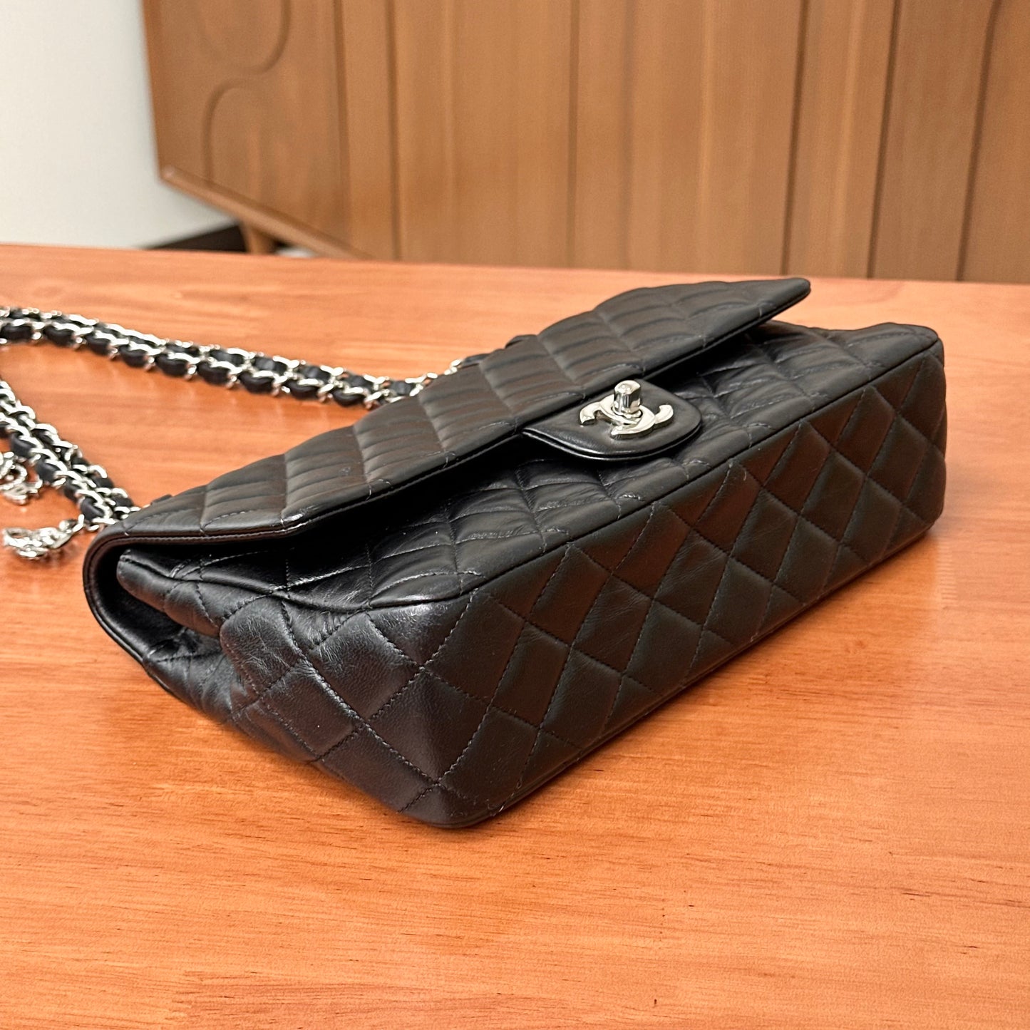 CHANEL CF Medium Black Bag25*15*6.5cm
3042607204178