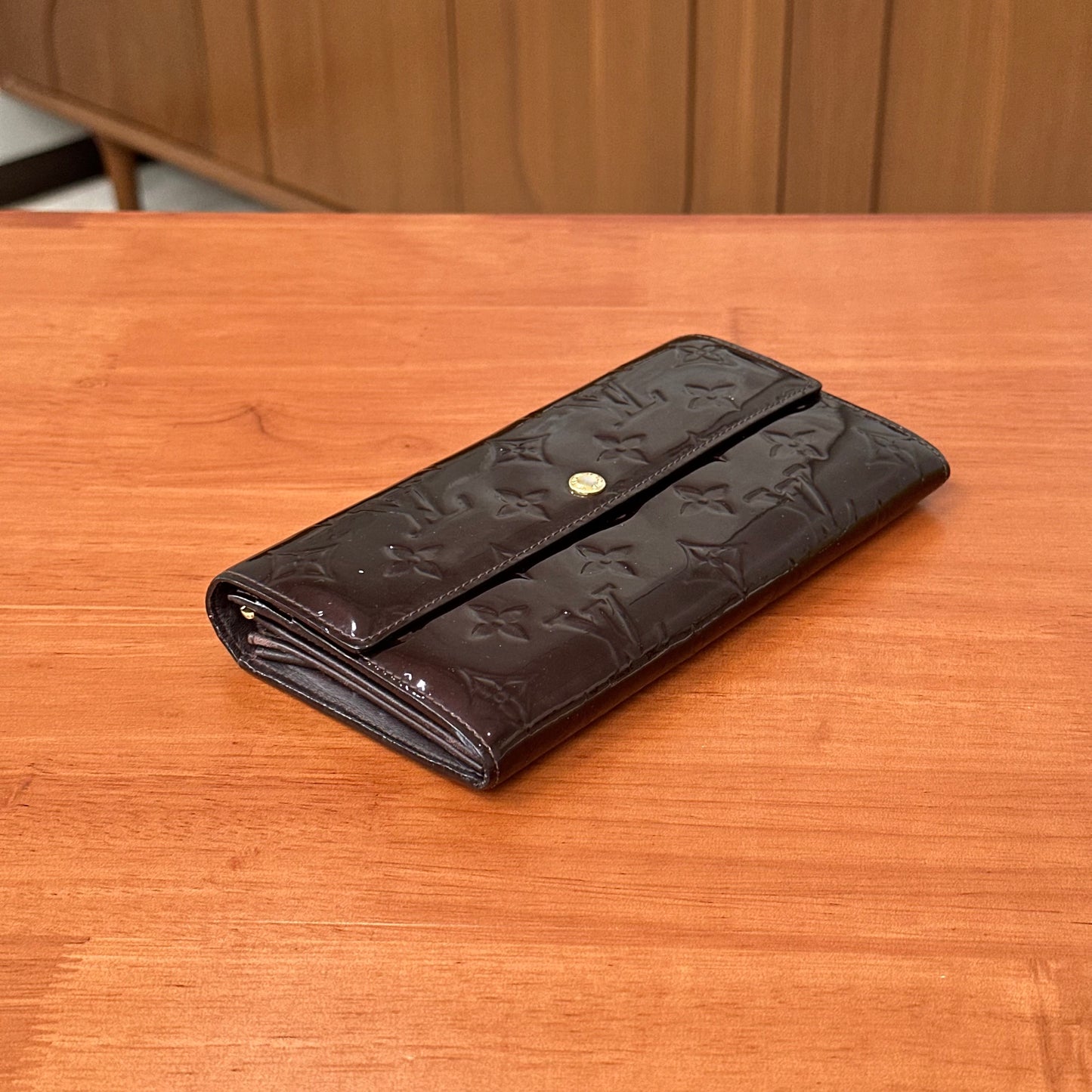 LV Wallet Cherry 19*9.5*2cm
3072608010043