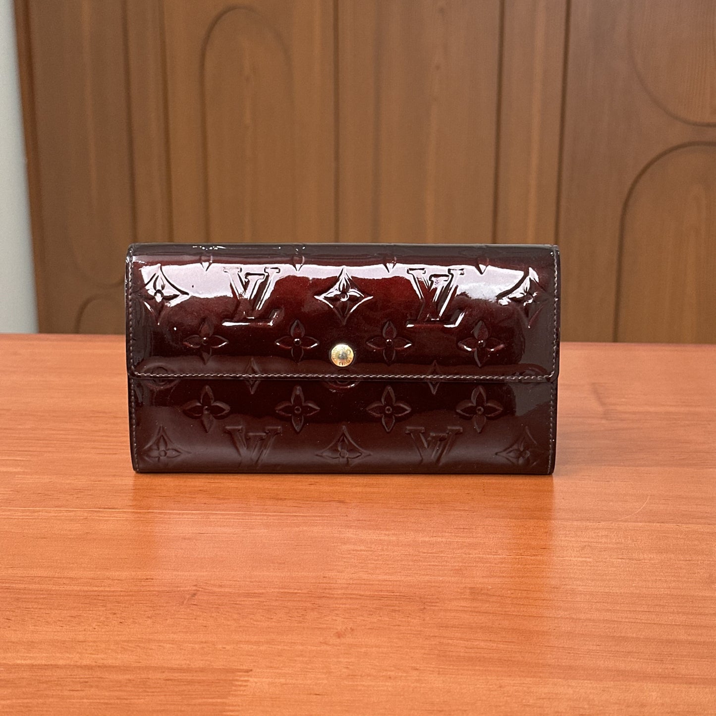 LV Wallet Cherry 19*9.5*2cm
3072608010043