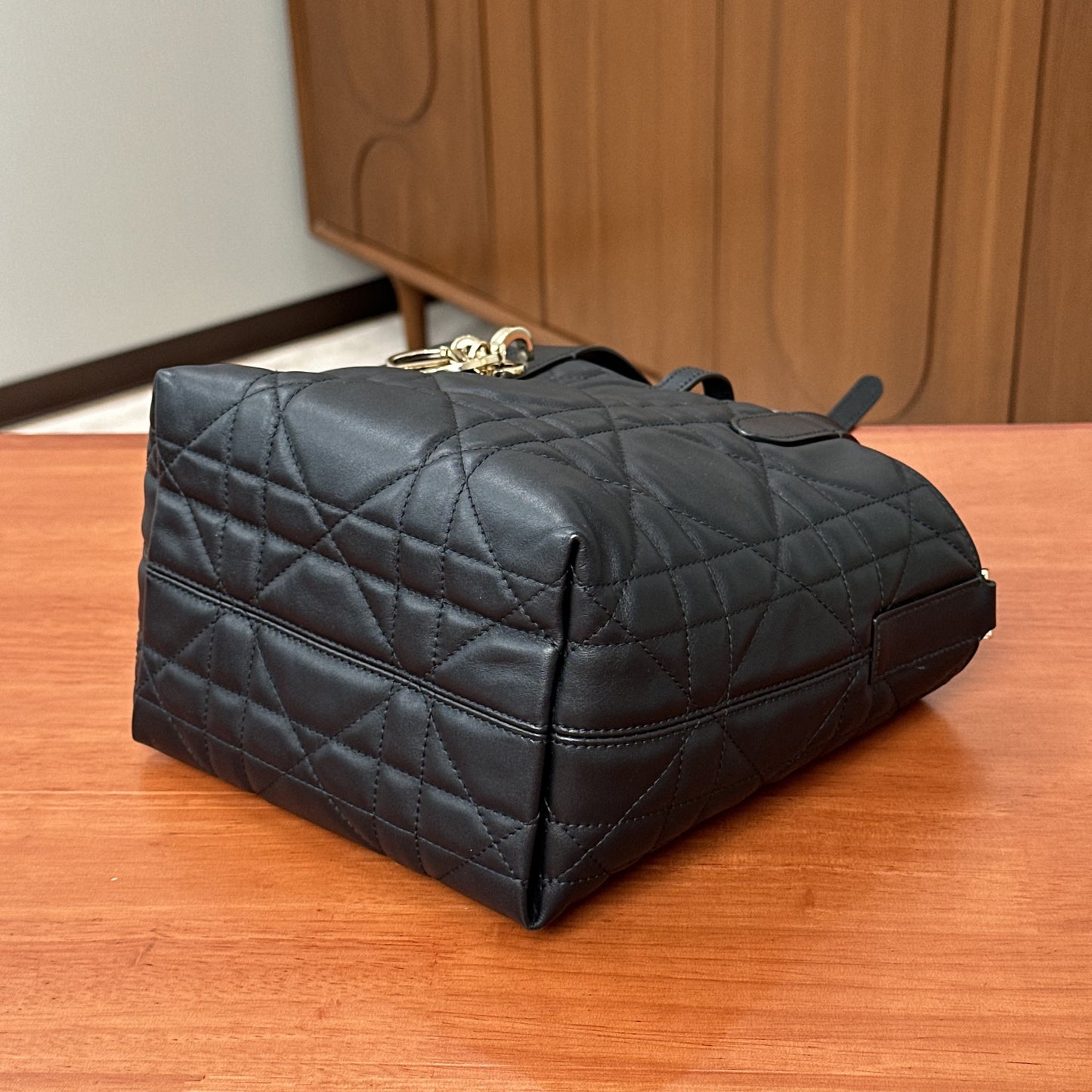 DIOR Toujours Black 17*18.5*12.5cm
3102607224504