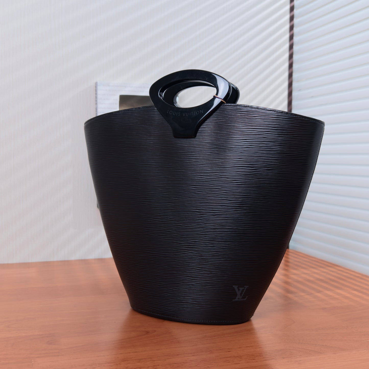 LV EPI Bag Black 18*30*10cm
3062607183757
