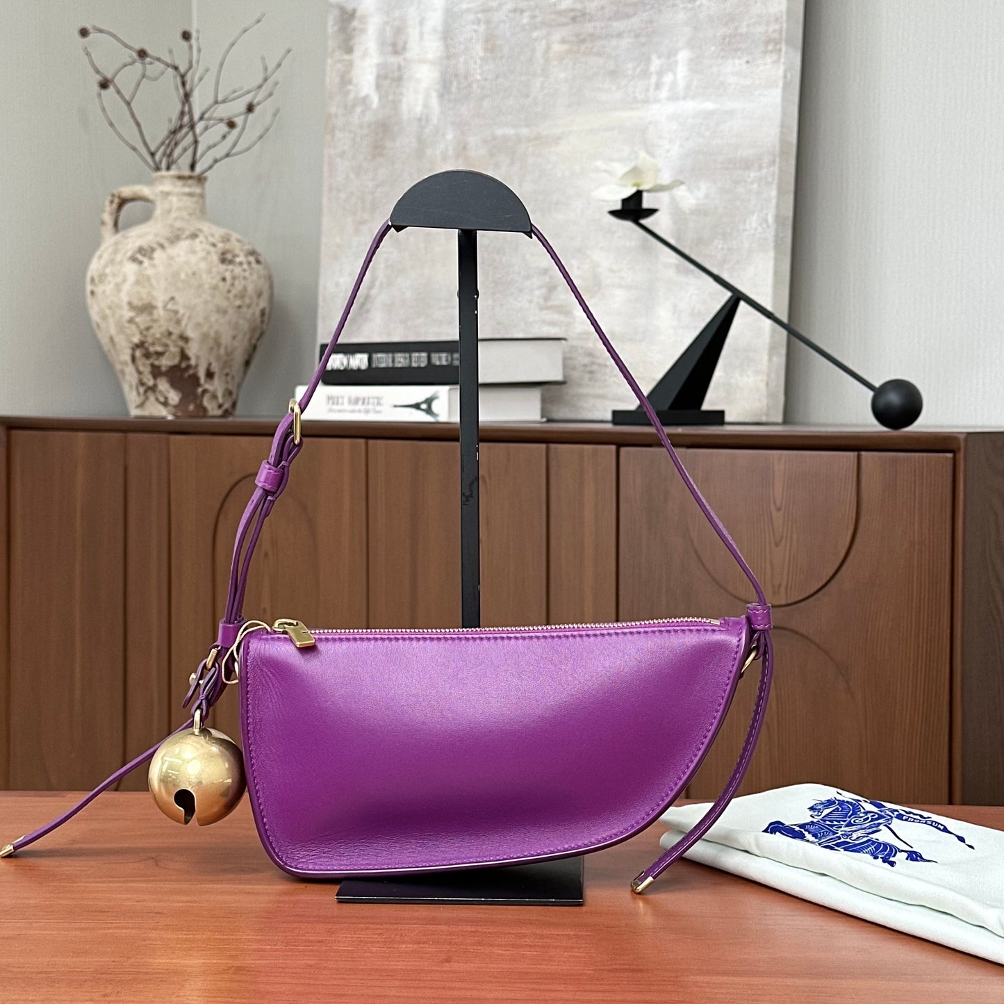 BURBERRY Shield Shoulder Bag25*12*6cm
3102607285550