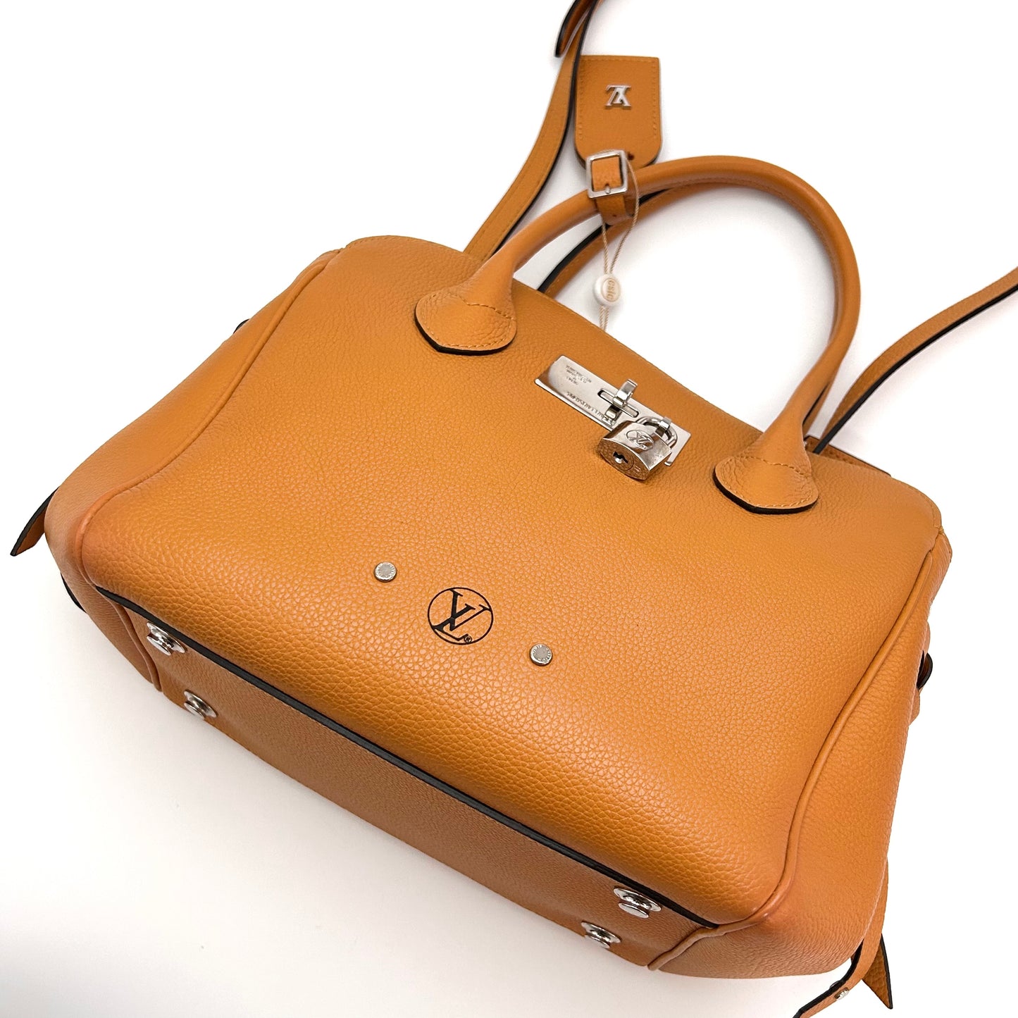 LV miIIaBag23*23*16cm
3052605101658