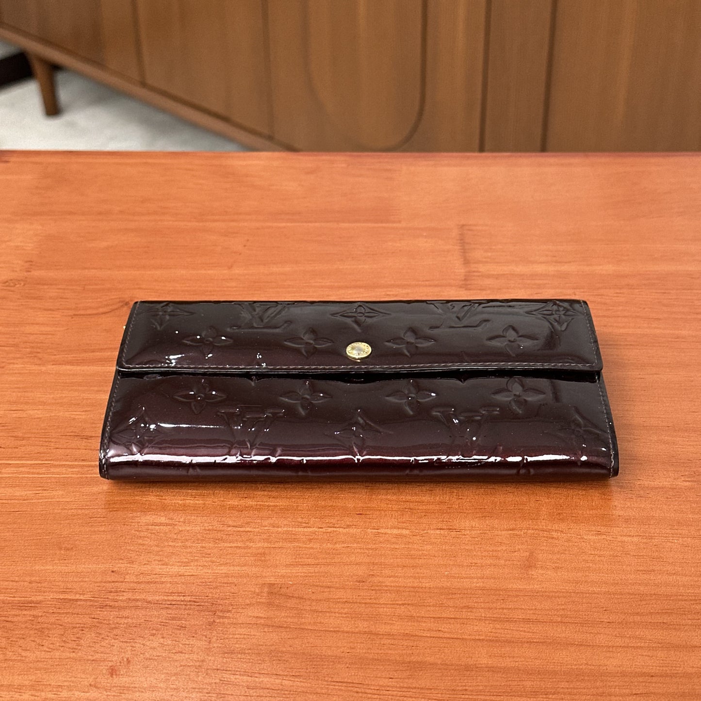 LV Wallet Cherry 19*9.5*2cm
3072608010043