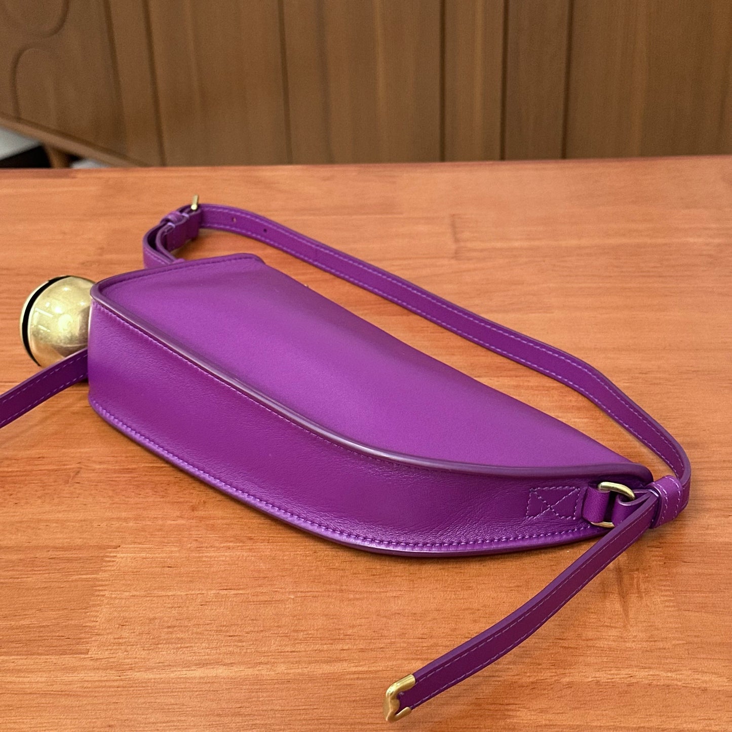 BURBERRY Shield Shoulder Bag25*12*6cm
3102607285550