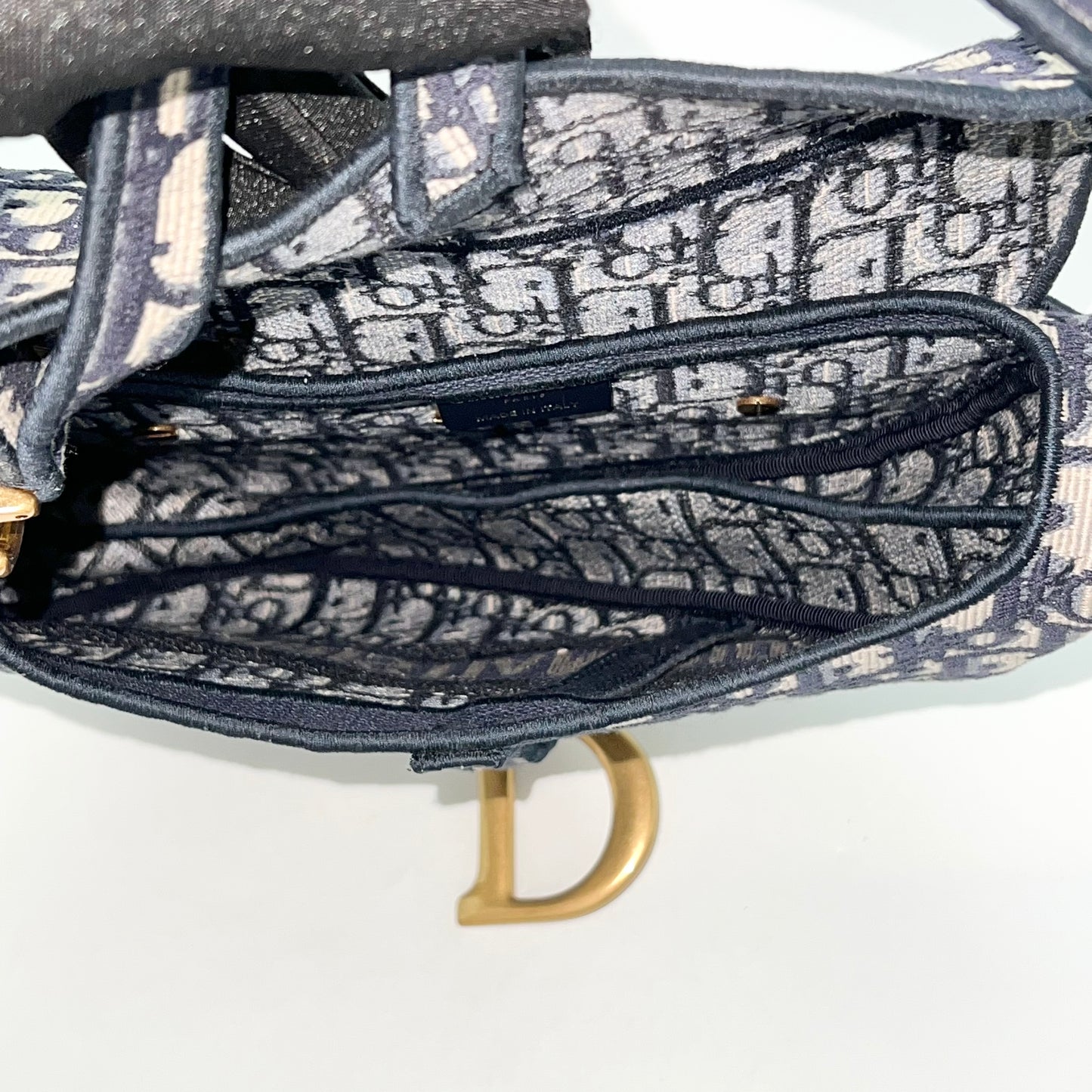 DIOR Saddle Bag25*20*6.5cm
6062607285528