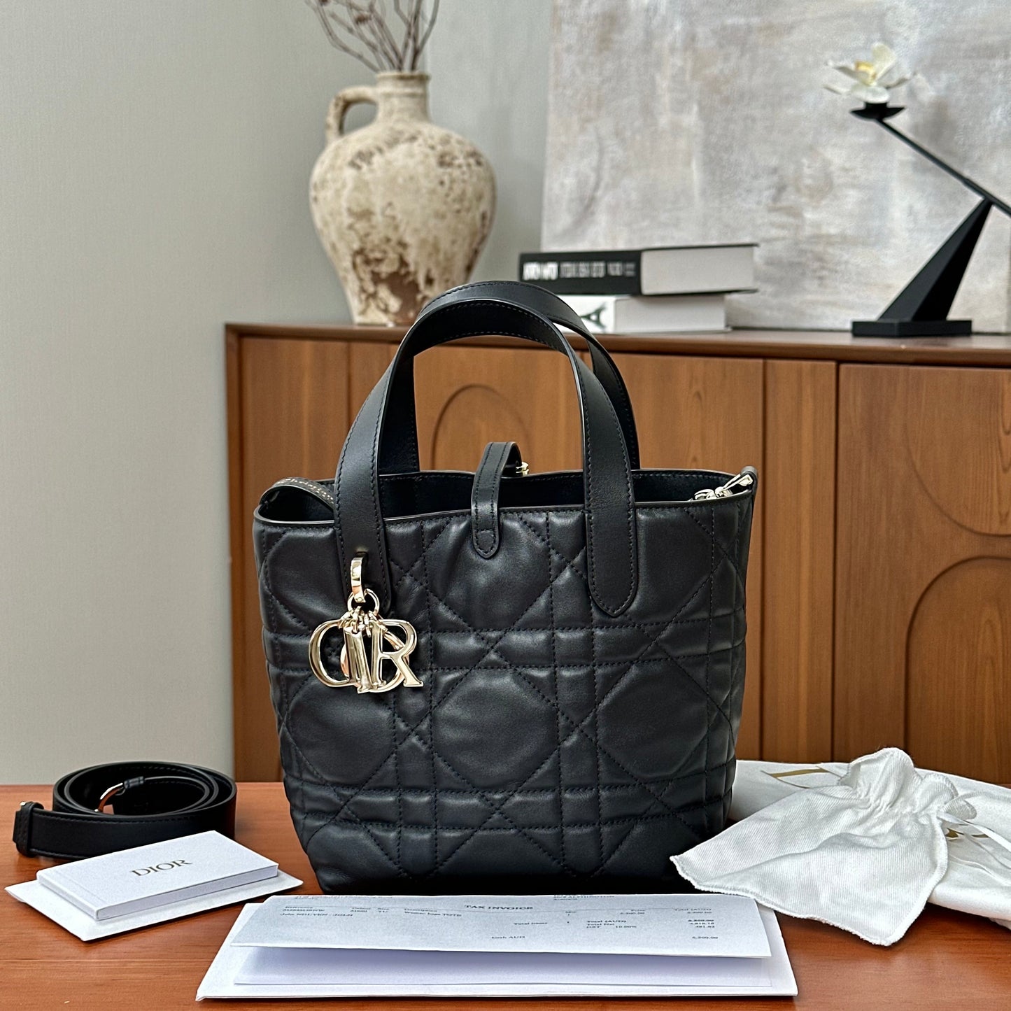 DIOR Toujours Black 17*18.5*12.5cm
3102607224504