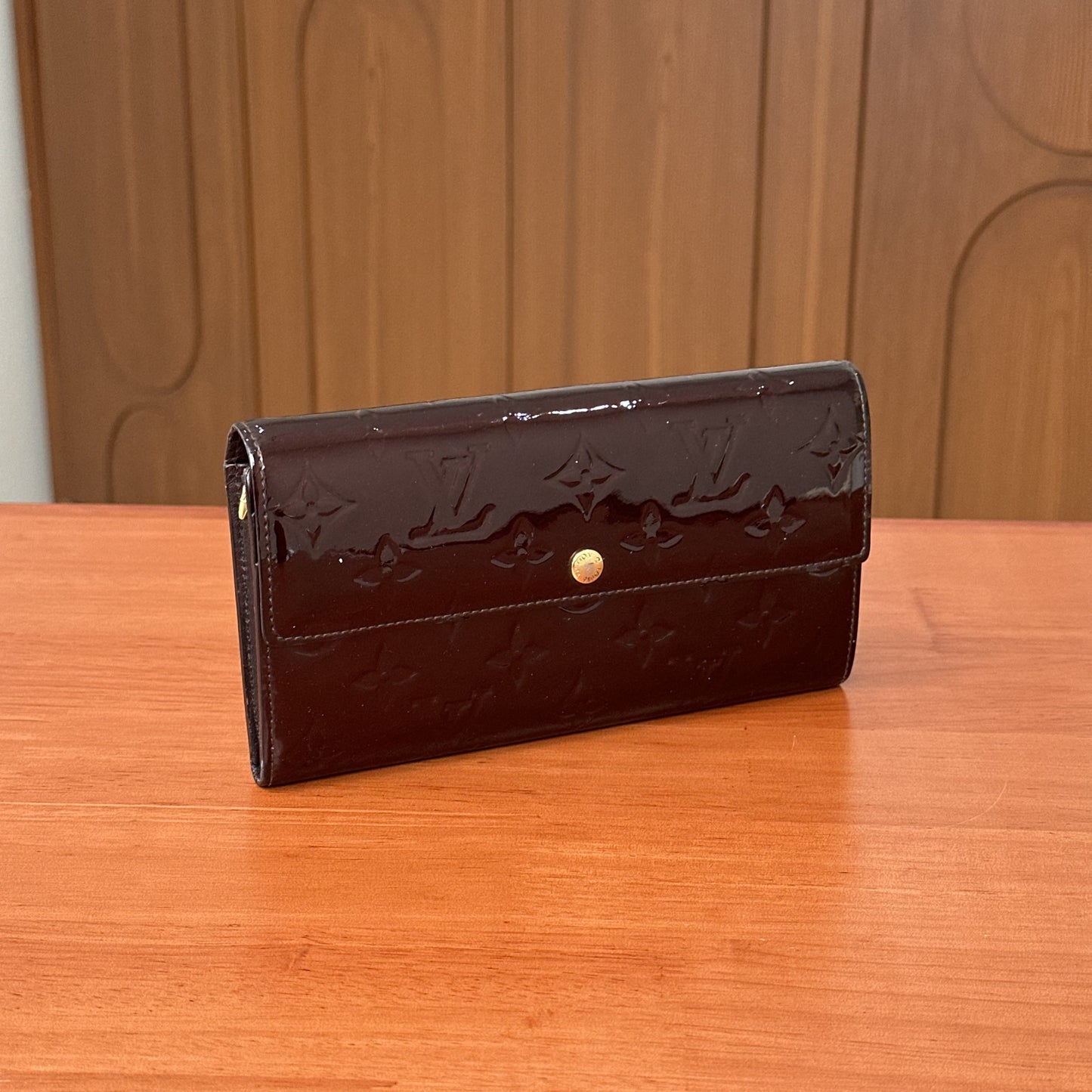 LV Wallet Cherry 19*9.5*2cm
3072608010043