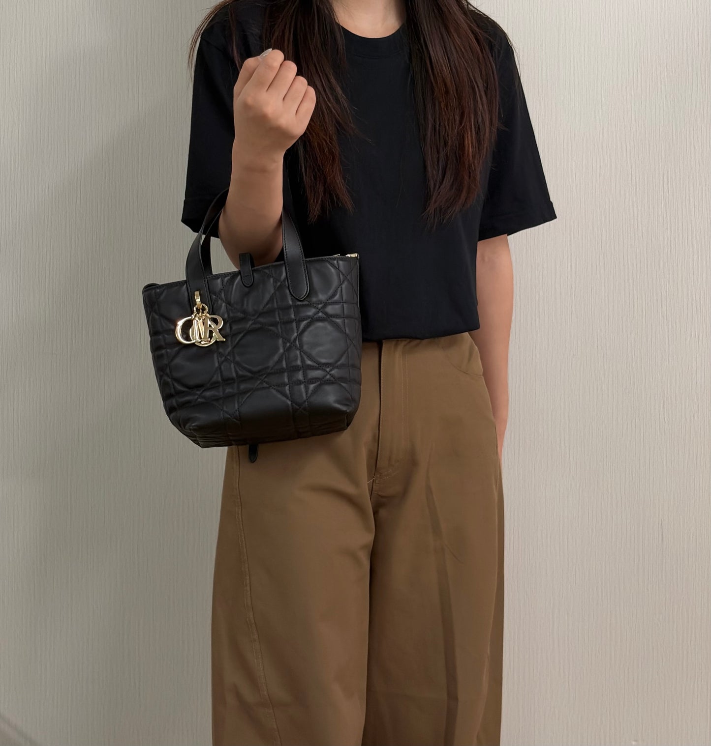DIOR Toujours Black 17*18.5*12.5cm
3102607224504