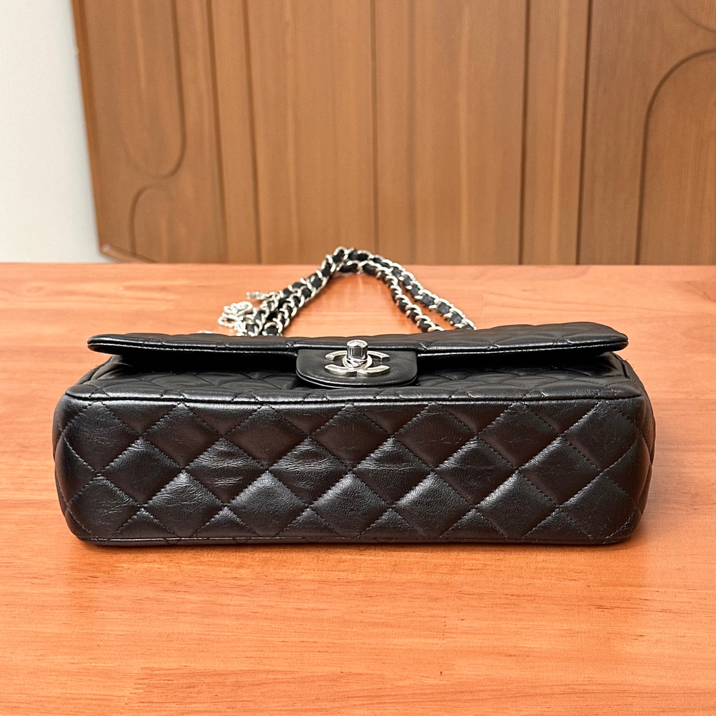 CHANEL CF Medium Black Bag25*15*6.5cm
3042607204178