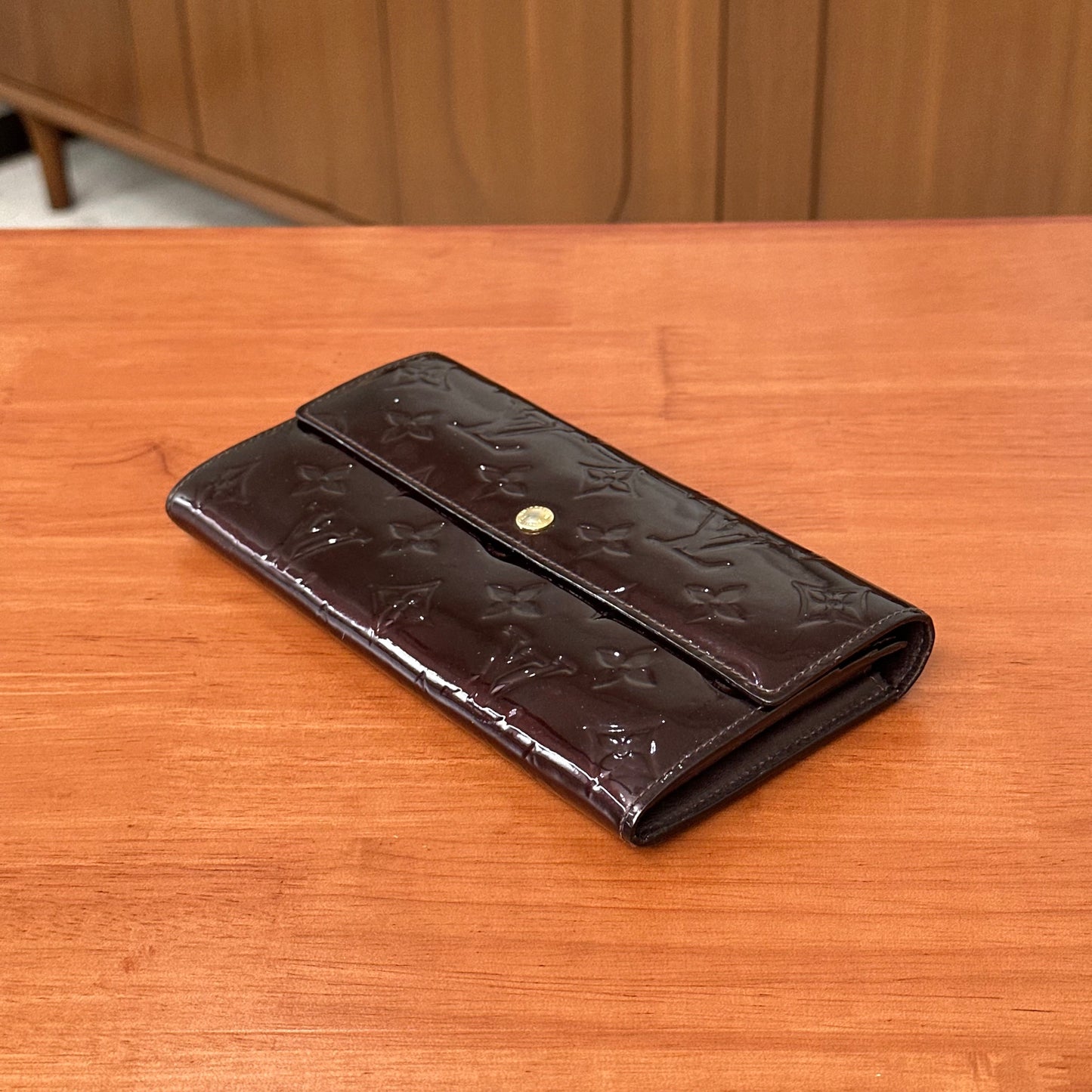 LV Wallet Cherry 19*9.5*2cm
3072608010043