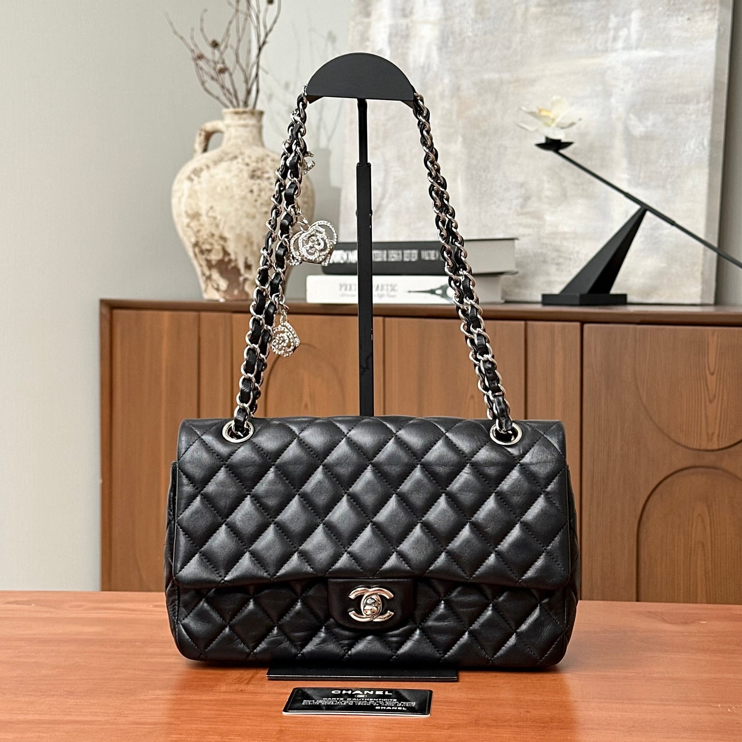 CHANEL CF Medium Black Bag25*15*6.5cm
3042607204178