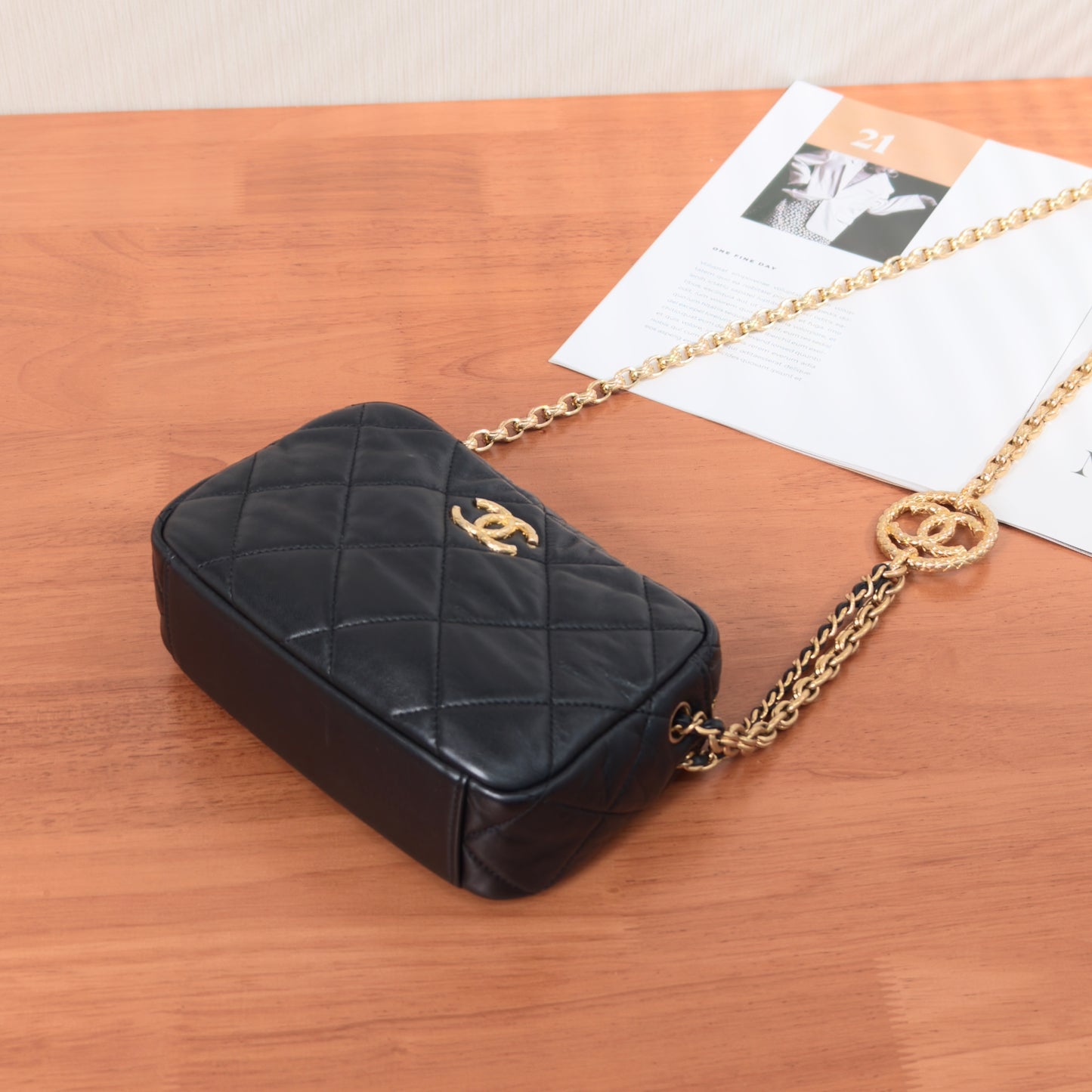 CHANEL Black Bag20*14*7cm
6042607305785