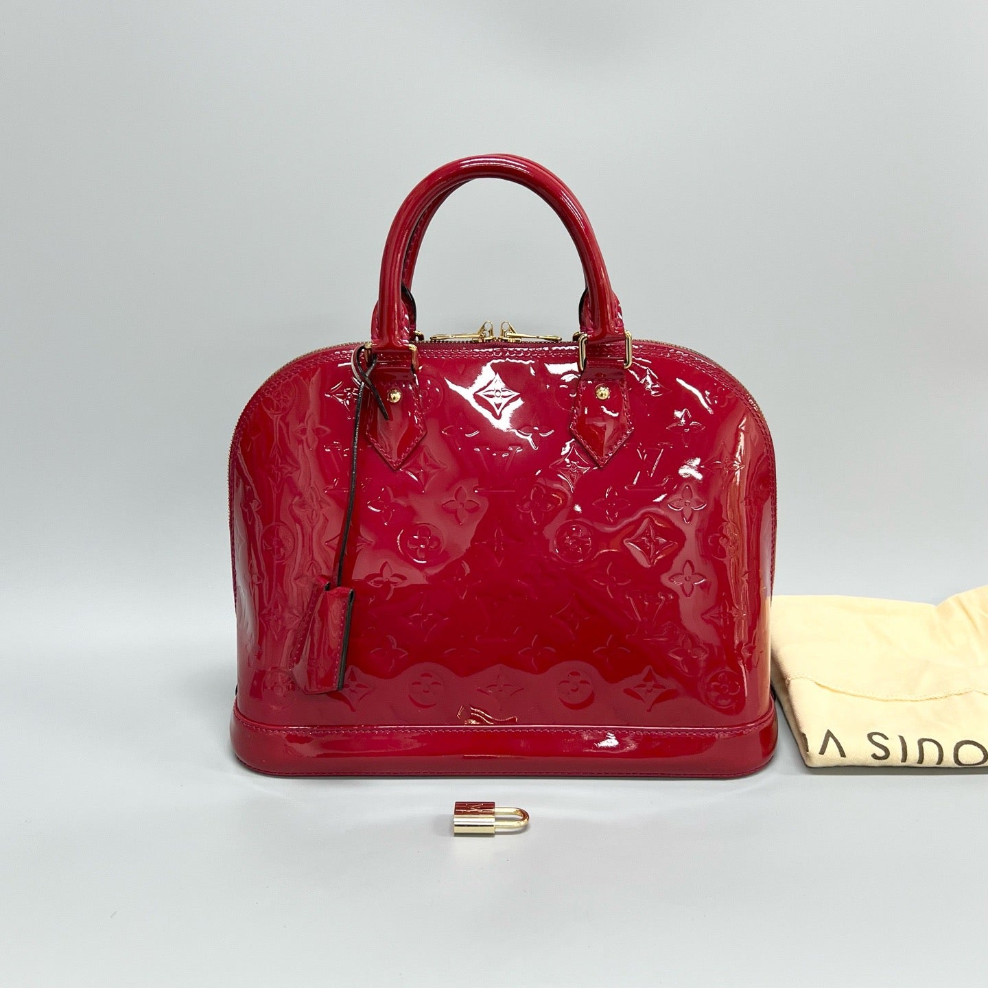 LV Alma MM 31x23x15cm XJ17131