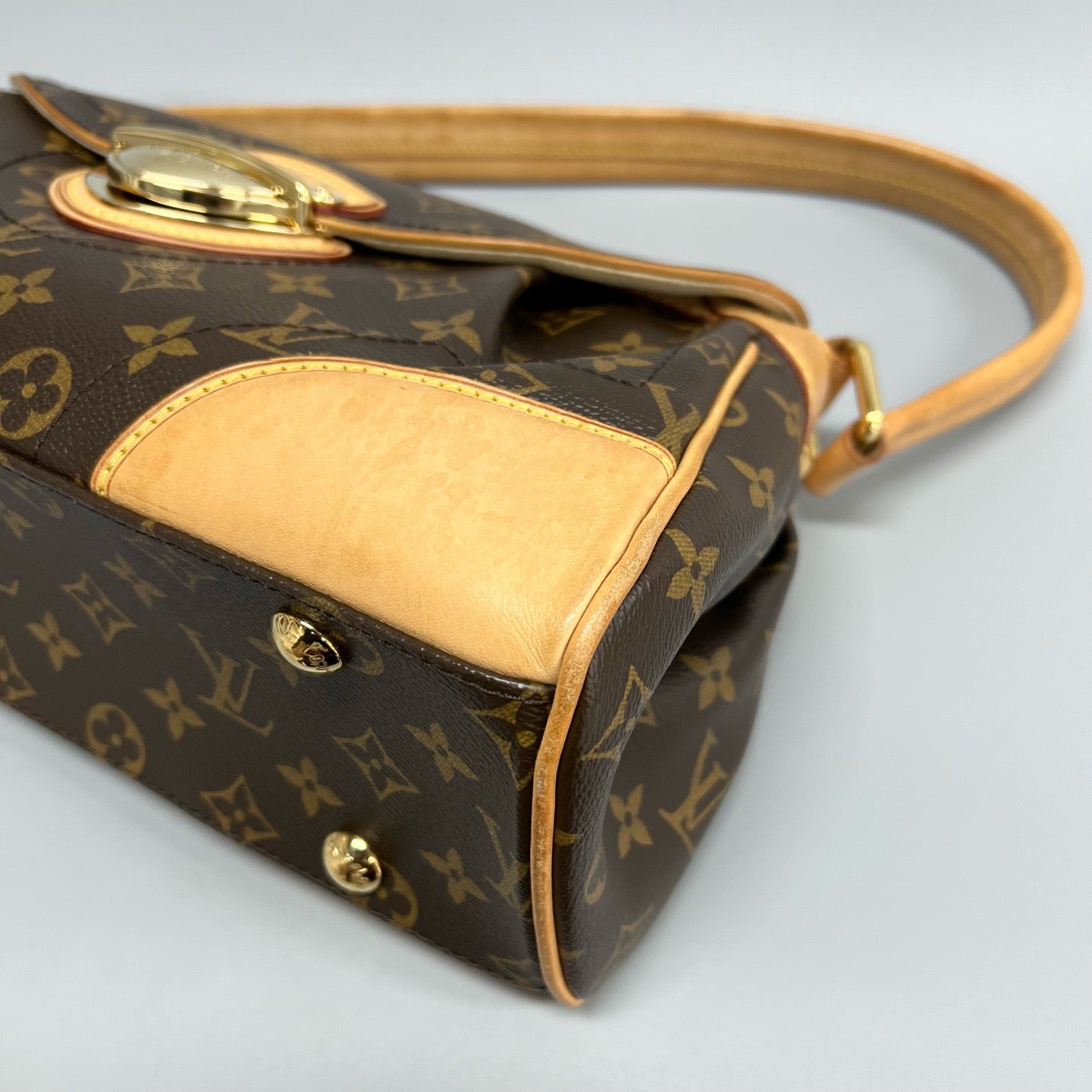 LV Bag 33*18*12cm XJ17192