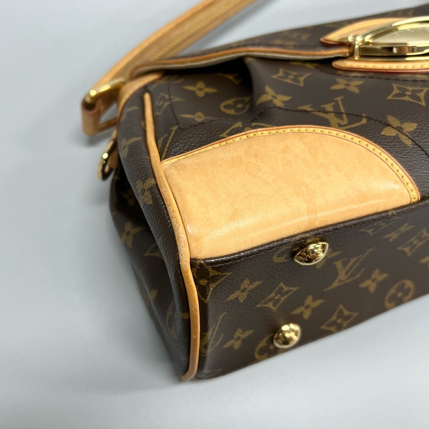 LV Bag 33*18*12cm XJ17192