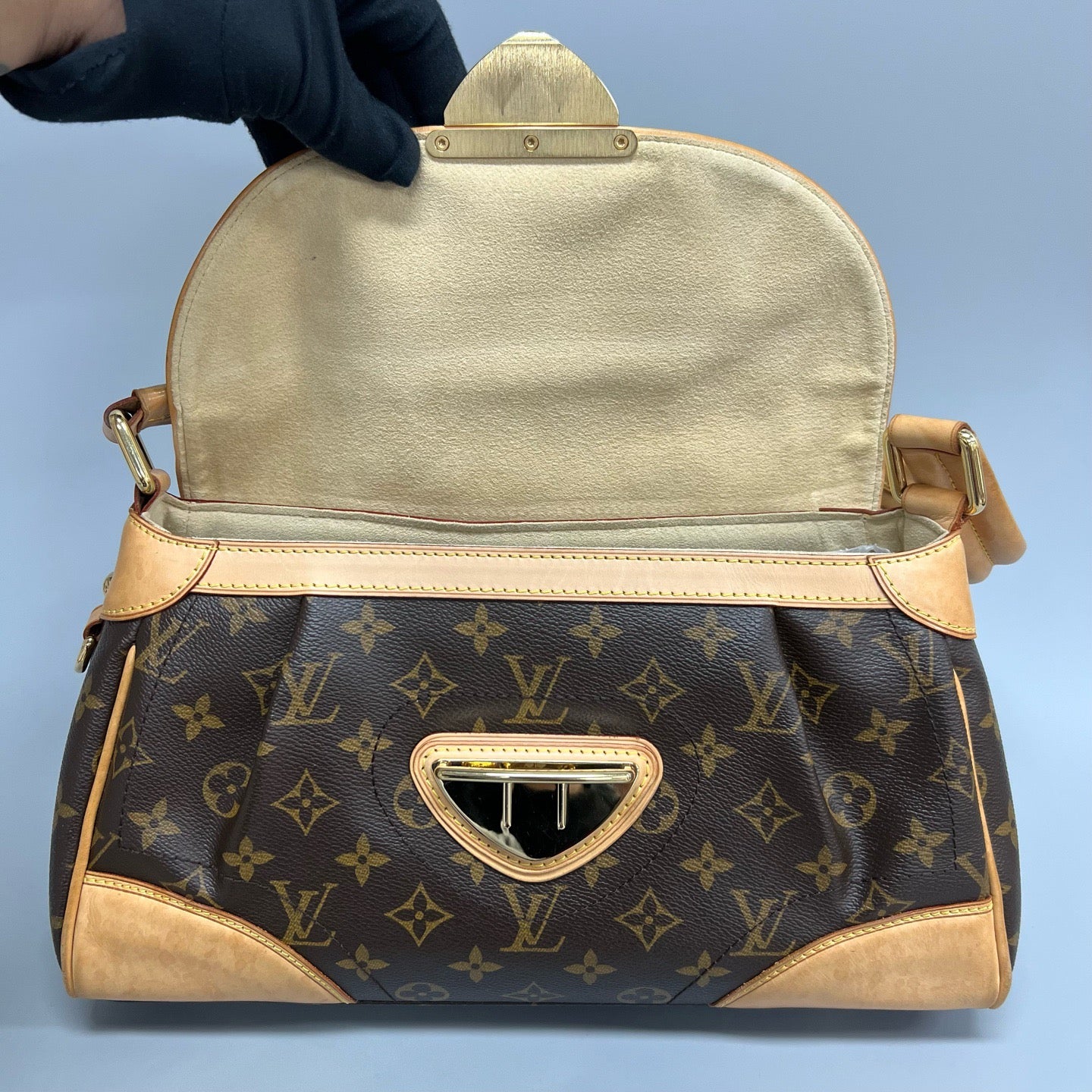 LV Bag 33*18*12cm XJ17192