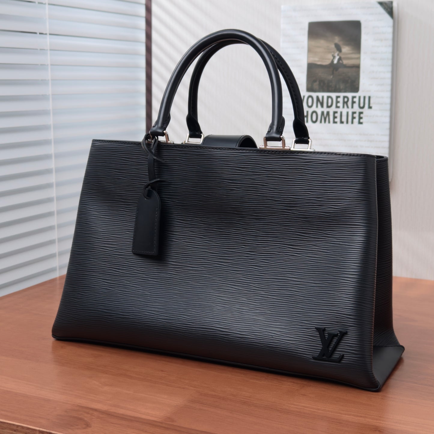 LV kleber Black Bag 37*23*15cm
3102606081624