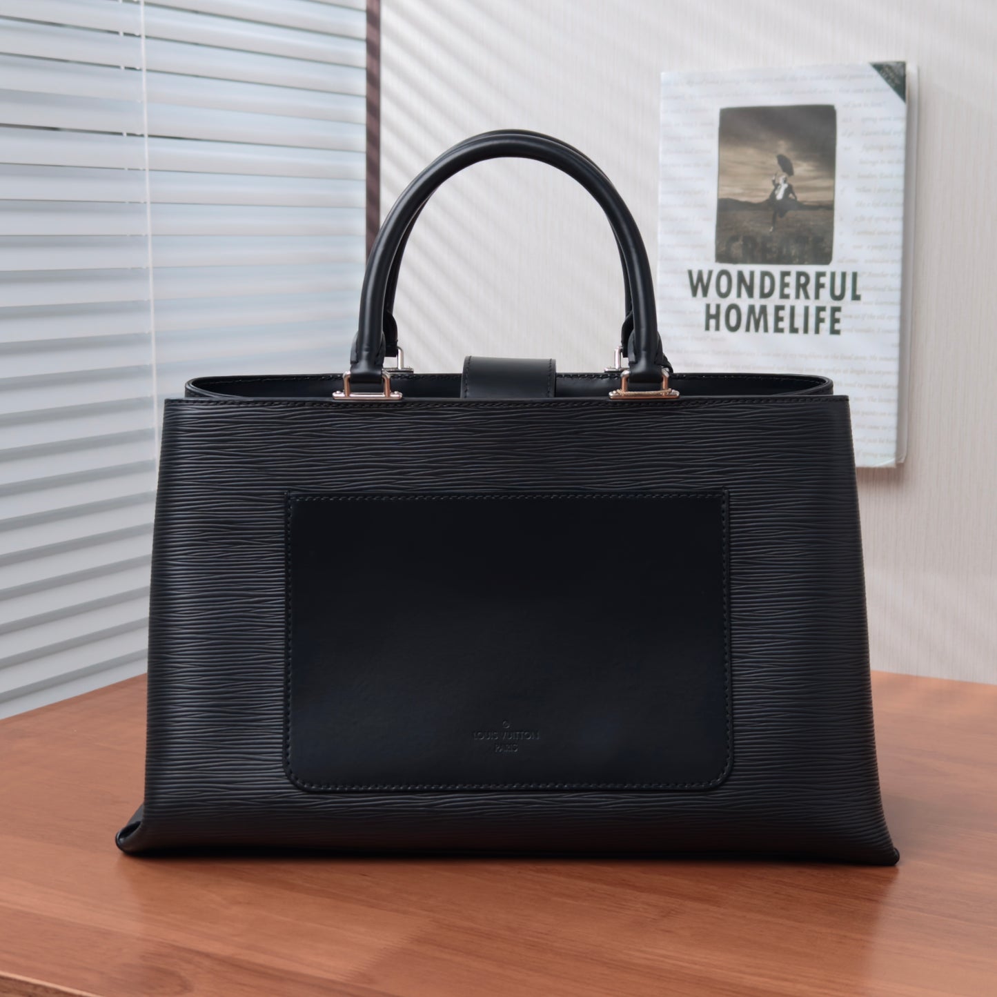 LV kleber Black Bag 37*23*15cm
3102606081624