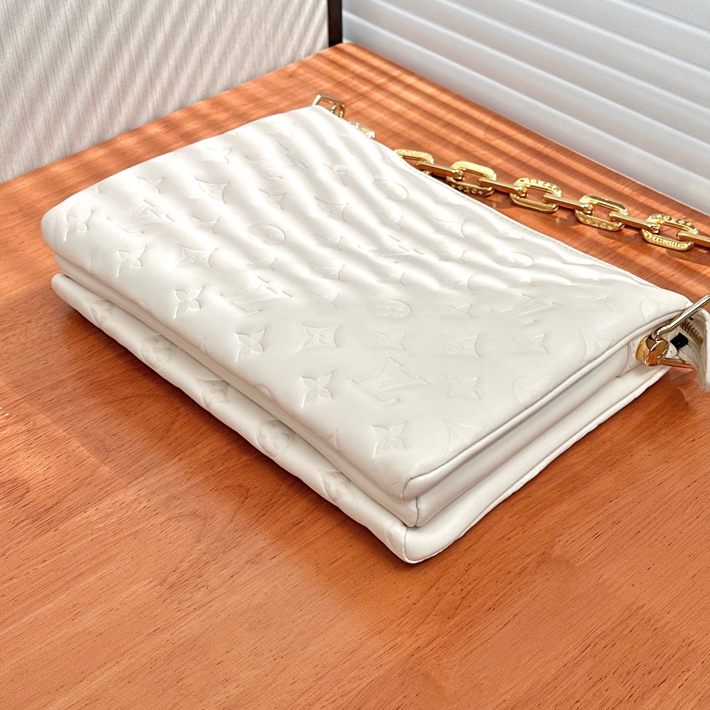 LV coussin PM Bag 26*20*11cm
3042607265144