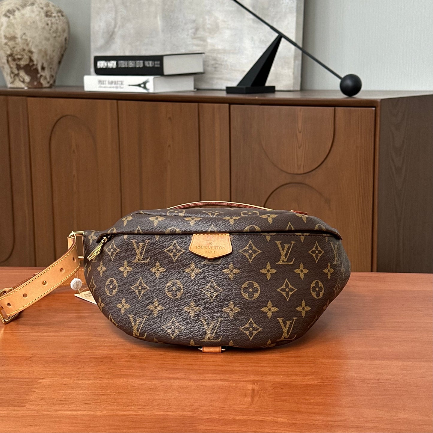 LV belt bumbag37*14*14cm
3032607244907