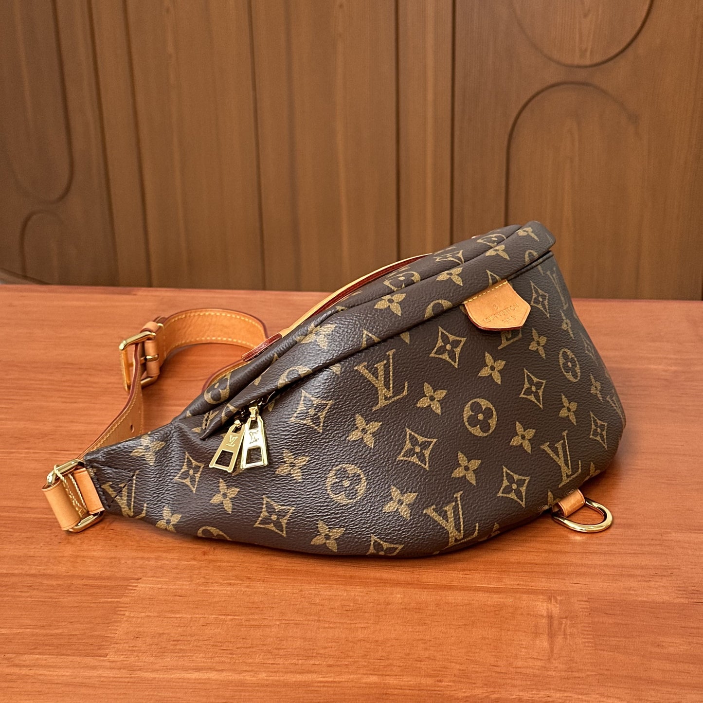 LV belt bumbag37*14*14cm
3032607244907