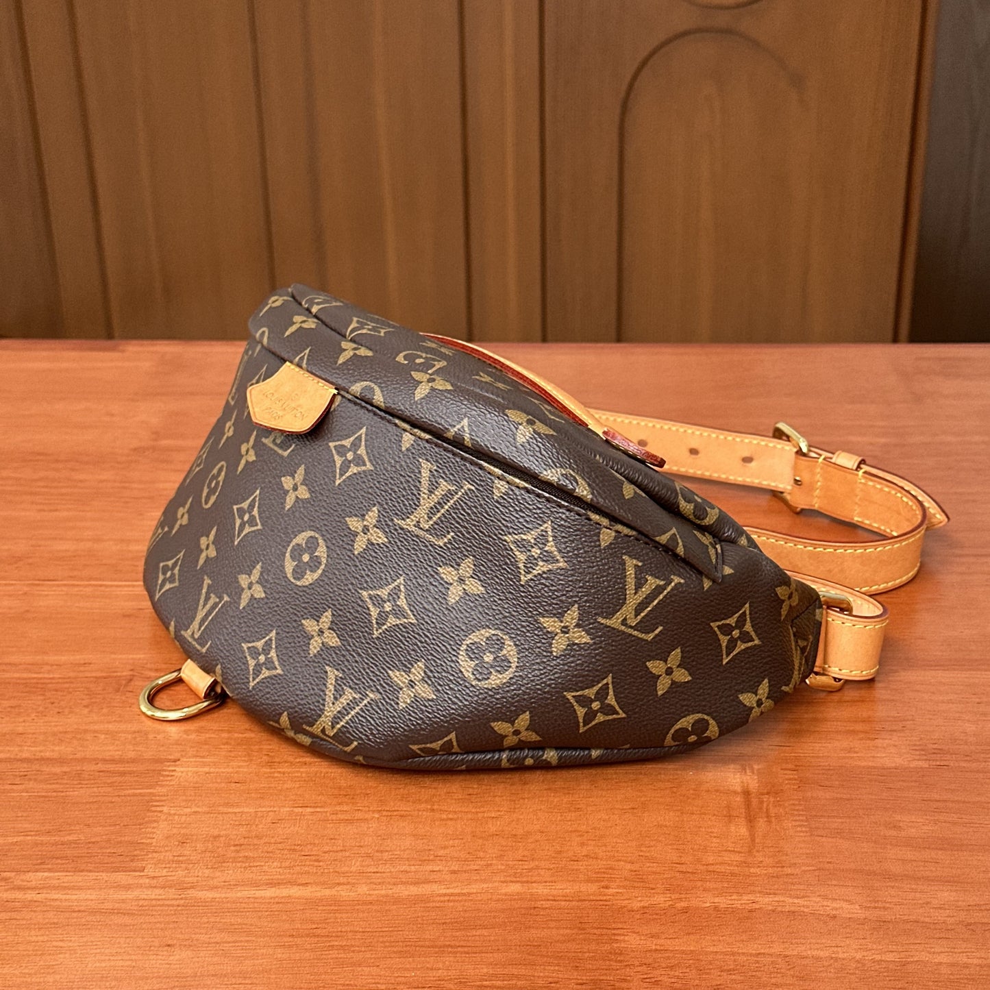 LV belt bumbag37*14*14cm
3032607244907