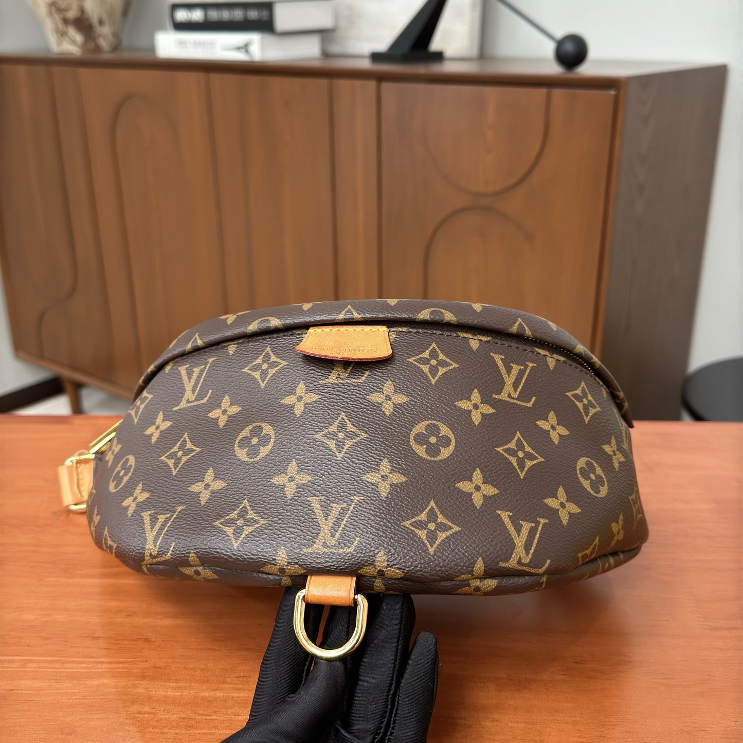 LV belt bumbag37*14*14cm
3032607244907