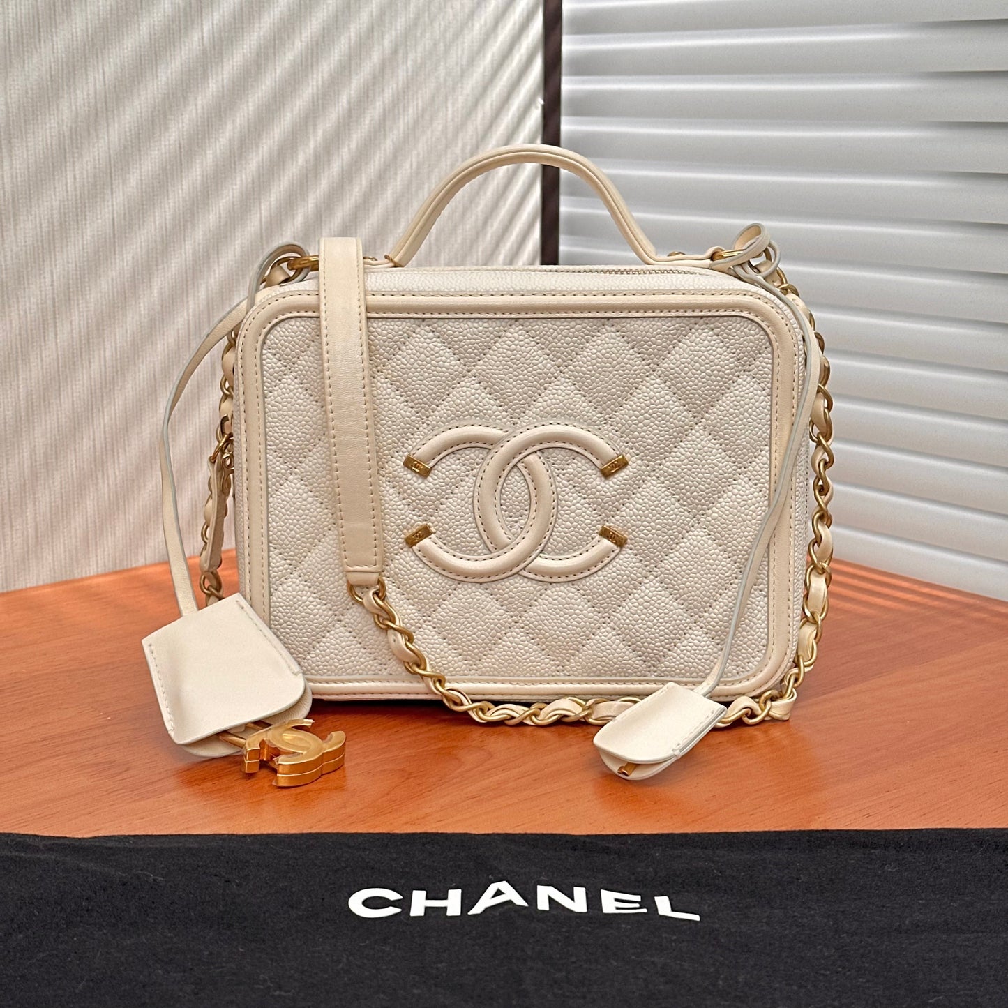 CHANEL vanity case Medium Bag20*15*7cm
3072607285516