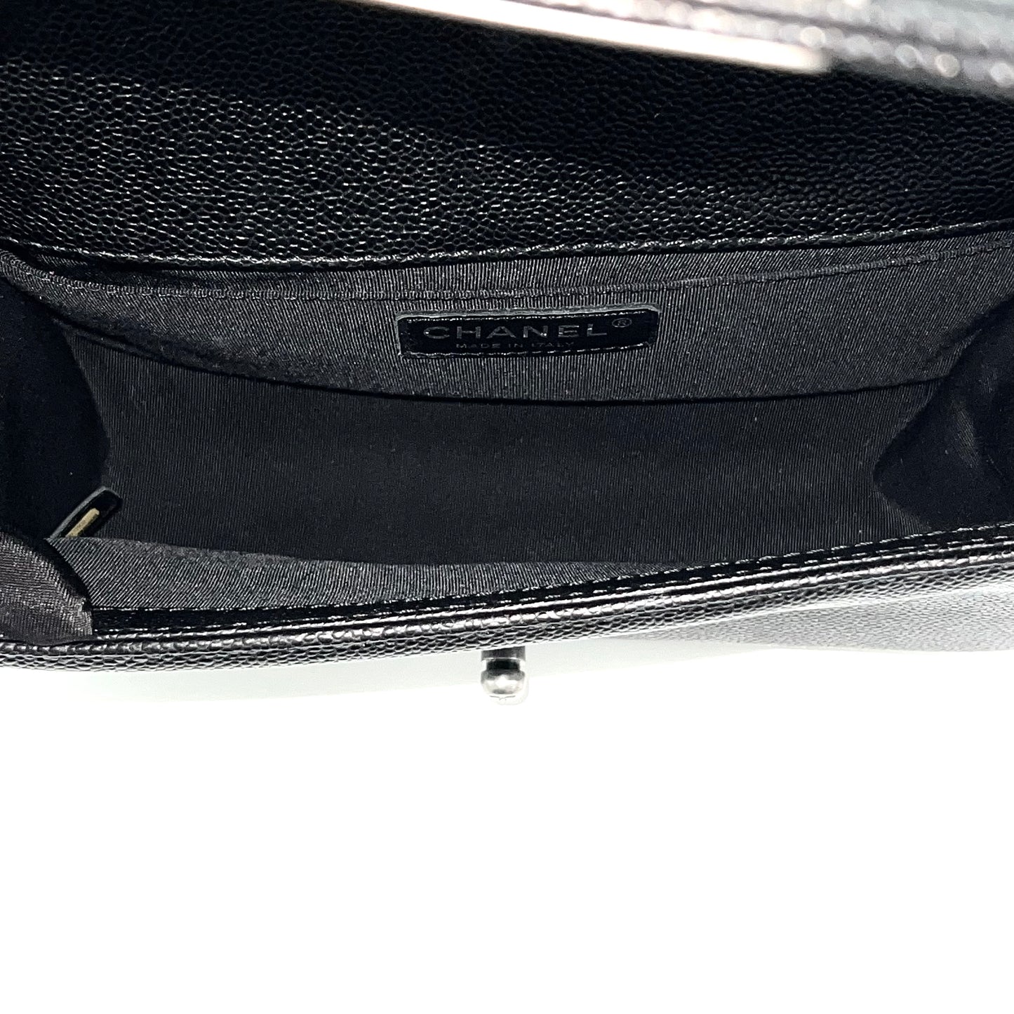 CHANEL Leboy Black Bag25*15*7cm
3072607295683
