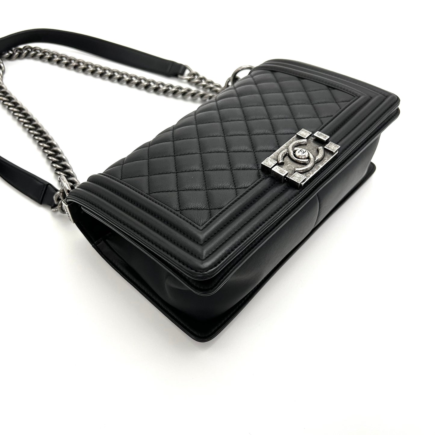 CHANEL Leboy Black 25*15*7cm
3022601060733