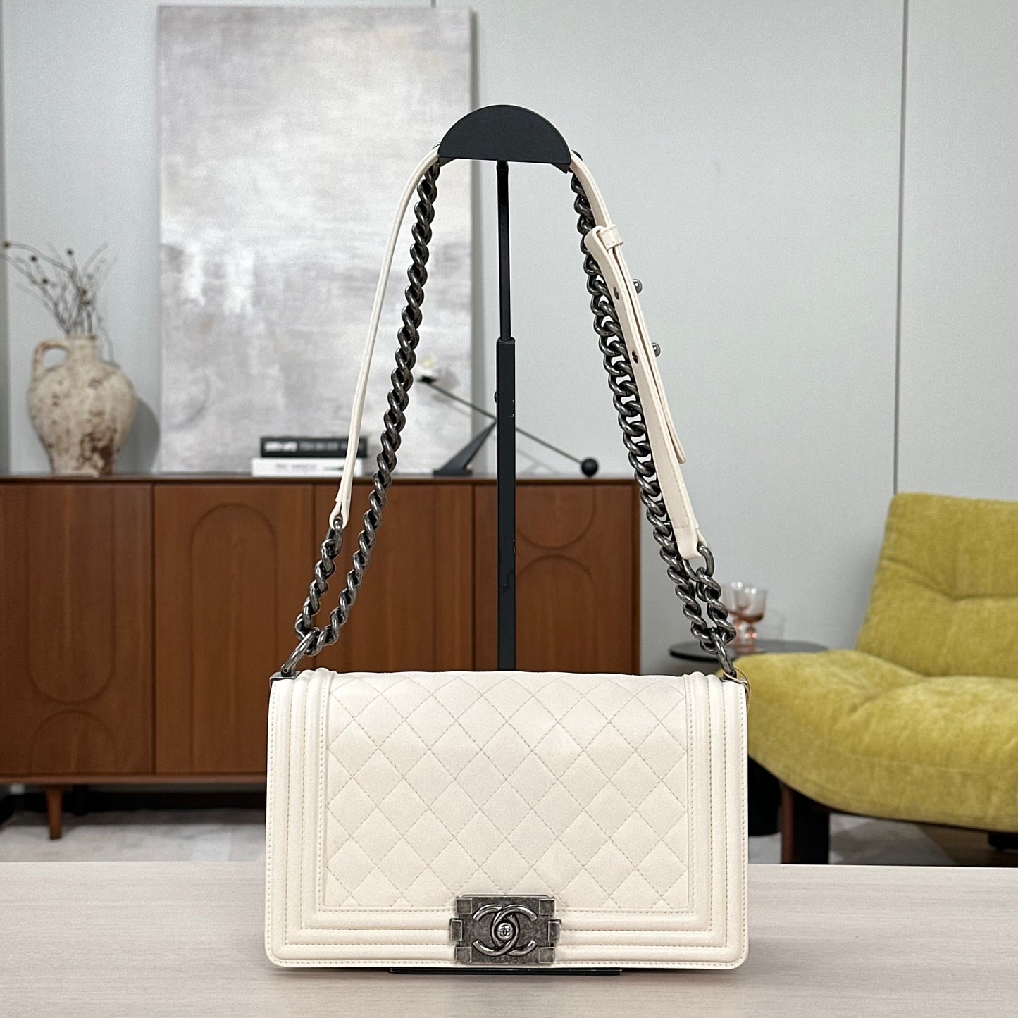 CHANEL LeboyBag25*15*7cm
3022607204232