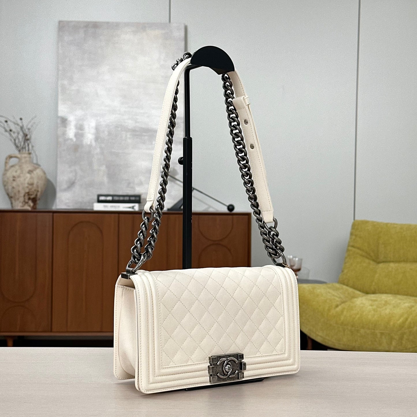 CHANEL LeboyBag25*15*7cm
3022607204232