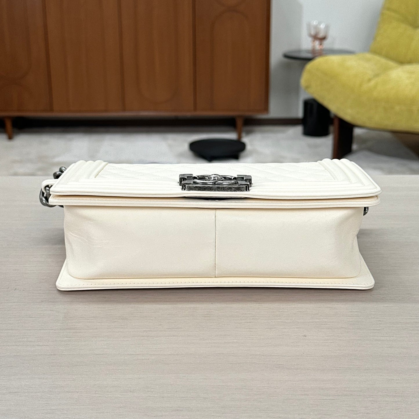 CHANEL LeboyBag25*15*7cm
3022607204232