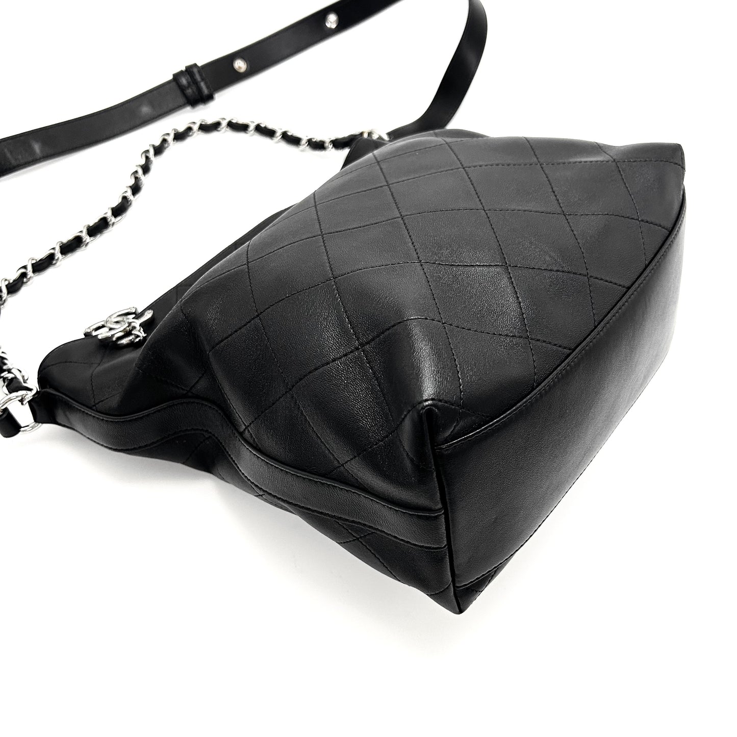 CHANEL 25P hobo Black 24*27*13cm
3072607244882